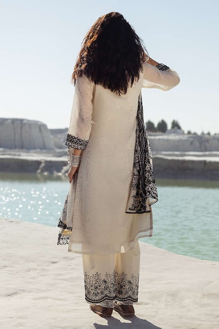 Karaj Jaipur Off White Kota Doria, Cotton Embroidery Split Designer Kurta Set With Dupatta Online at Aza Fashions Karaj Jaipur_Off White Kota Doria, Cotton Embroidery Split Designer Kurta Set With Dupatta _Online_at_Aza_Fashions