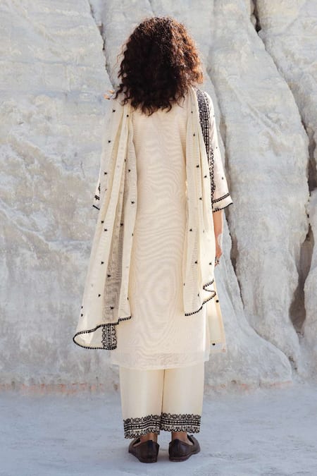 Shop Karaj Jaipur Off White Kota Doria, Cotton Embroidery V-neck Kurta Set at Aza Fashions Shop_Karaj Jaipur_Off White Kota Doria, Cotton Embroidery V-neck Kurta Set _at_Aza_Fashions