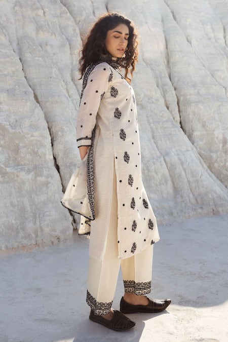 Buy Karaj Jaipur Off White Kota Doria, Cotton Embroidery V-neck Kurta Set Online at Aza Fashions Buy_Karaj Jaipur_Off White Kota Doria, Cotton Embroidery V-neck Kurta Set _Online_at_Aza_Fashions