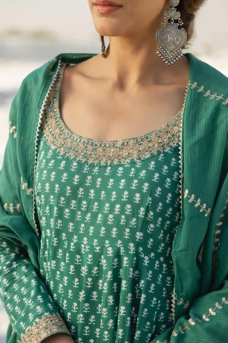 Karaj Jaipur Green Cotton, Kota Doria Sequins Round Neck Noor Anarkali Set With Dupatta at Aza Fashions Karaj Jaipur_Green Cotton, Kota Doria Sequins Round Neck Noor Anarkali Set With Dupatta _at_Aza_Fashions