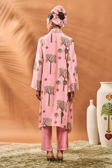 Shop_Masaba_Pink Chanderi V-neck Wildscape Kurta Set _at_Aza_Fashions