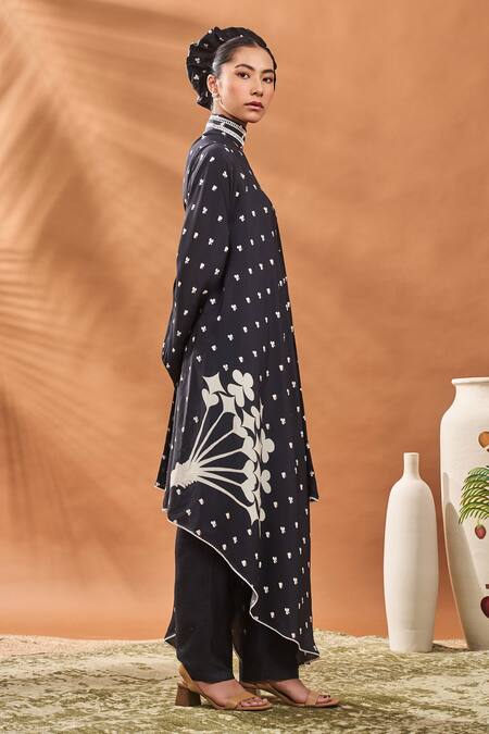 Masaba_Black Crepe Asymmetric Printed Silk Kurta Set _Online_at_Aza_Fashions