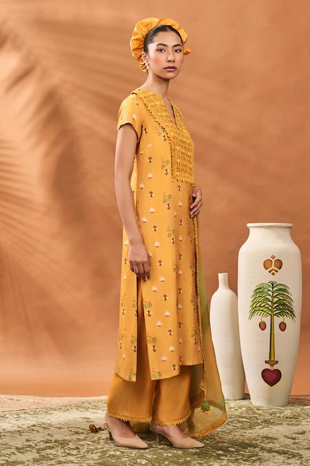 Masaba_Yellow Silk, Organza Embroidery V-neck Spades Blossom Kurta Set _at_Aza_Fashions