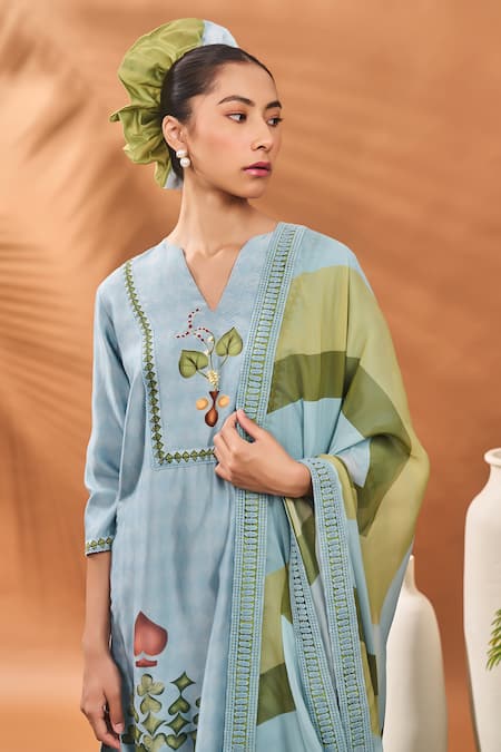 Buy_Masaba_Blue Chanderi, Organza Embroidery, Tassels V-neck Powder Printed Kurta Set 