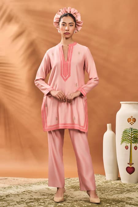 Buy_Masaba_Pink Chanderi, Organza Embroidery Split V-neck Kurta Set With Dupatta 