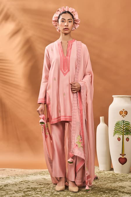 Shop_Masaba_Pink Chanderi, Organza Embroidery Split V-neck Kurta Set With Dupatta 