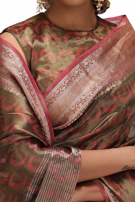 Shop_Mimamsaa_Green Tissue, Silk Round Neck Vikriti Saree Set 