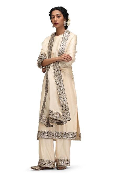 Mimamsaa_Ivory Silk, Organza Embroidery Round Neck Nandi Kurta Set With Dupatta _Online_at_Aza_Fashions