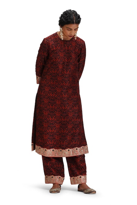 Buy_Mimamsaa_Maroon Silk, Organza Embroidery Round Shripada Printed Kurta Set With Dupatta _Online_at_Aza_Fashions