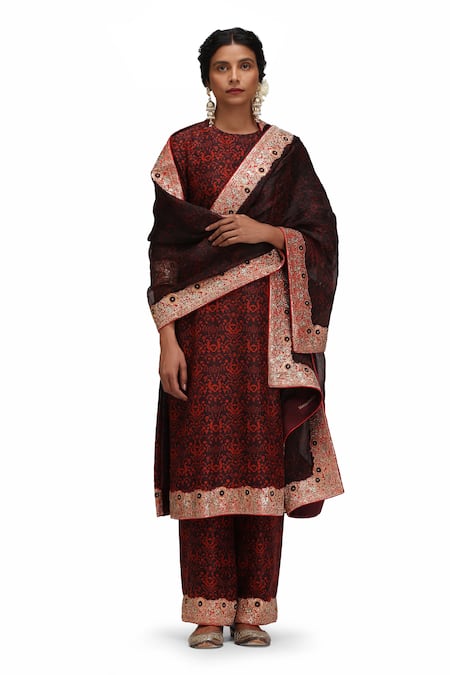 Buy_Mimamsaa_Maroon Silk, Organza Embroidery Round Shripada Printed Kurta Set With Dupatta 