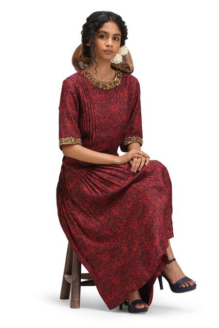 Mimamsaa_Maroon Embroidery Round Neck Pushti Jumpsuit _at_Aza_Fashions