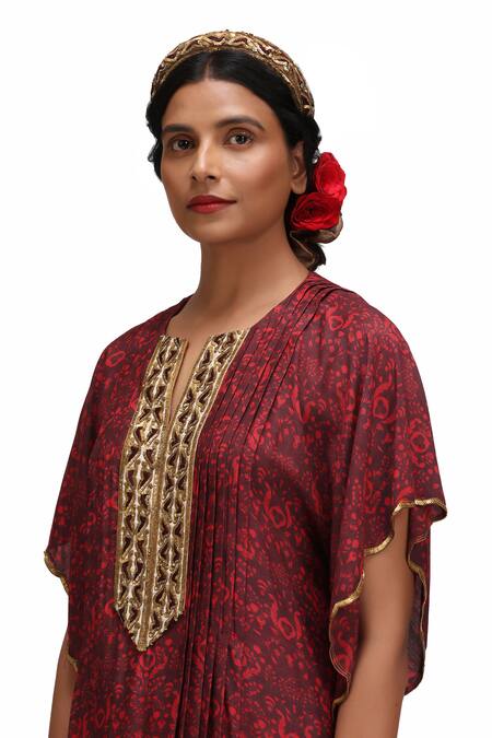 Mimamsaa_Maroon Embroidery Split V-neck Tushti Munga Silk Kaftan Set _at_Aza_Fashions