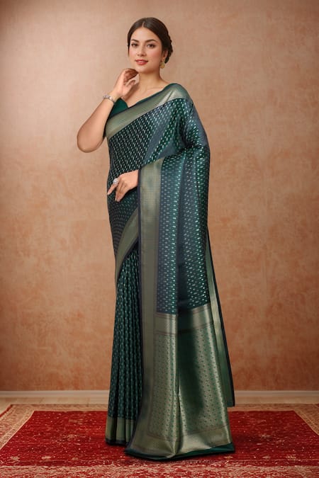 Buy_Naintara Bajaj_Green Silk Zari V-neck Banarasi Saree Set 