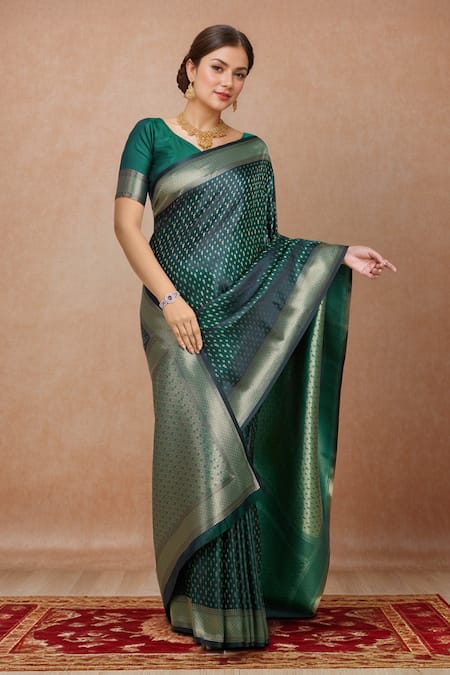 Shop_Naintara Bajaj_Green Silk Zari V-neck Banarasi Saree Set 