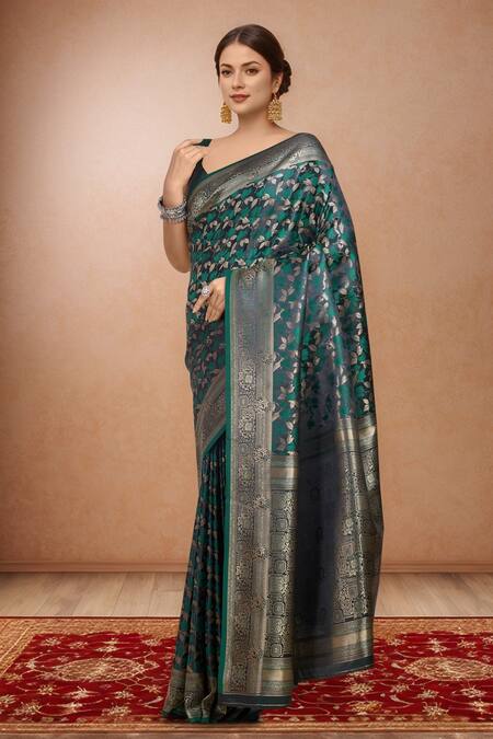 Buy_Naintara Bajaj_Green Brocade, Silk Zari V-neck Woven Banarasi Saree Set