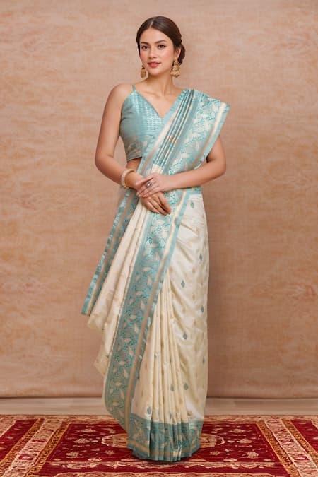 Samyukta Singhania_Cream Brocade, Silk Zari V-neck Banarasi Saree Set _at_Aza_Fashions
