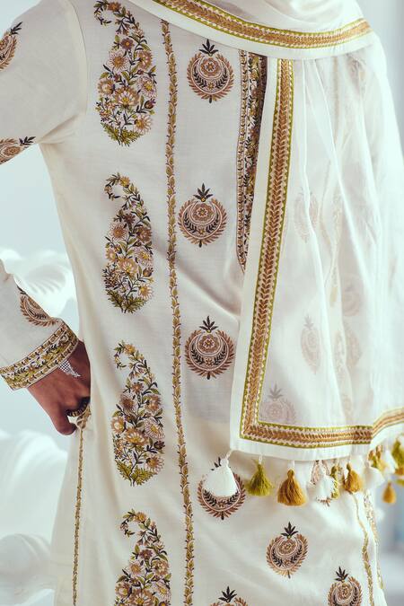 Wabi Sabi By Anshum-Ritesh_Ivory Chanderi Embroidery Kurta Set _at_Aza_Fashions
