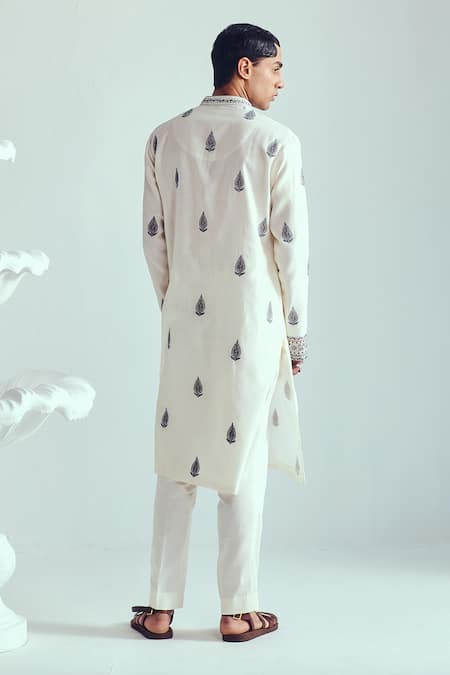 Shop_Wabi Sabi By Anshum-Ritesh_Ivory Chanderi Embroidery Kurta Set _at_Aza_Fashions