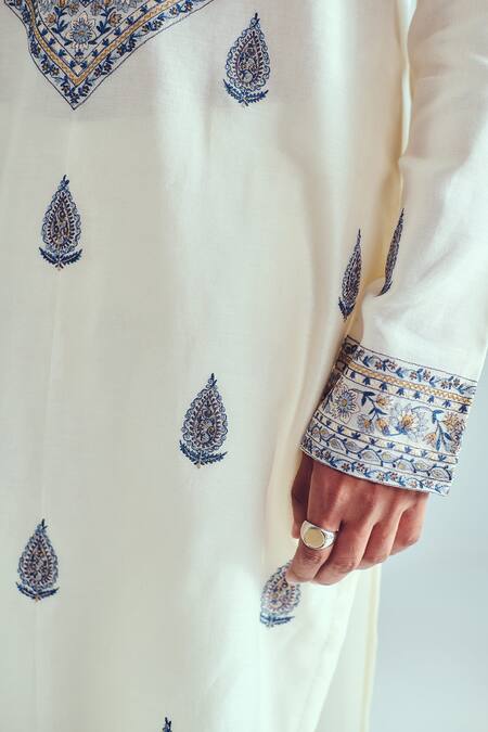 Wabi Sabi By Anshum-Ritesh_Ivory Chanderi Embroidery Kurta Set _at_Aza_Fashions