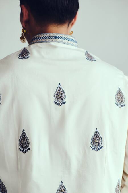 Wabi Sabi By Anshum-Ritesh_Ivory Chanderi Embroidery Kurta Set With Bundi _Online_at_Aza_Fashions
