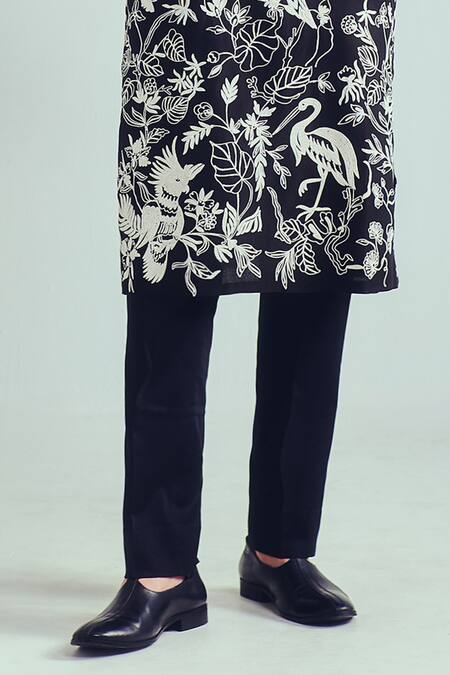Wabi Sabi By Anshum-Ritesh_Black Chanderi Embroidery Aari Kurta Set _Online_at_Aza_Fashions