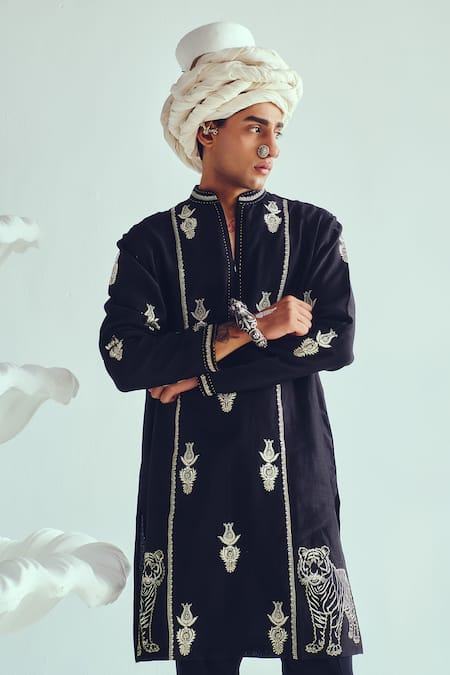 Wabi Sabi By Anshum-Ritesh_Black Chanderi Embroidery, Zari Kurta Set _Online_at_Aza_Fashions