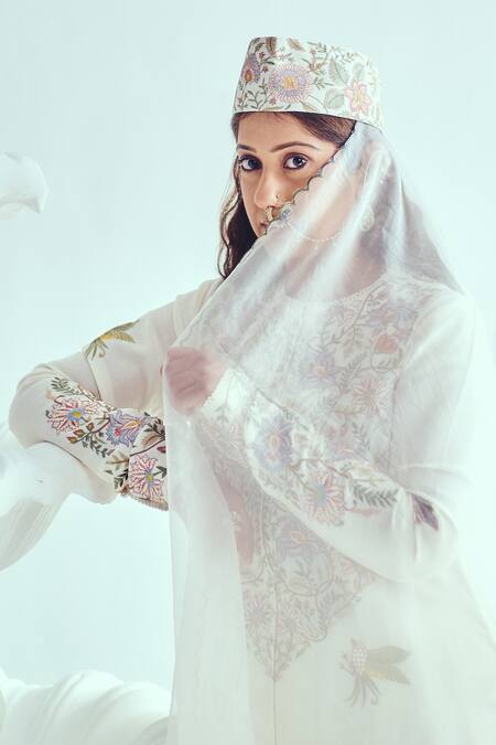 Wabi Sabi By Anshum-Ritesh_Ivory Chanderi Embroidery Round Neck Jacket Anarkali Set _at_Aza_Fashions