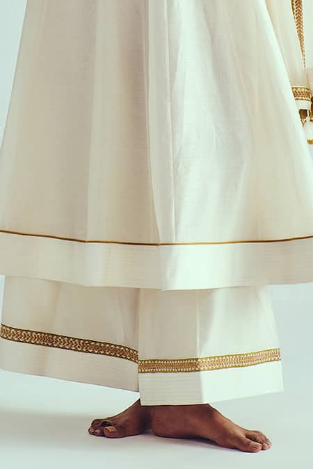 Wabi Sabi By Anshum-Ritesh_Ivory Chanderi Sequins, Beads V-neck Anarkali Set _Online_at_Aza_Fashions
