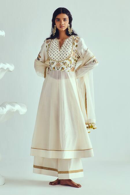 Shop_Wabi Sabi By Anshum-Ritesh_Ivory Chanderi Sequins, Beads V-neck Anarkali Set _Online_at_Aza_Fashions