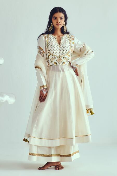 Wabi Sabi By Anshum-Ritesh_Ivory Chanderi Sequins, Beads V-neck Anarkali Set _at_Aza_Fashions