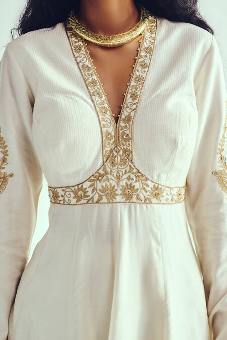 Wabi Sabi By Anshum-Ritesh_Ivory Chanderi Sequins, Beads V-neck Anarkali Set With Embroidery _at_Aza_Fashions