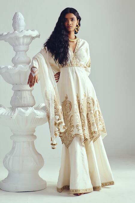 Buy_Wabi Sabi By Anshum-Ritesh_Ivory Chanderi Sequins, Beads V-neck Anarkali Set With Embroidery 