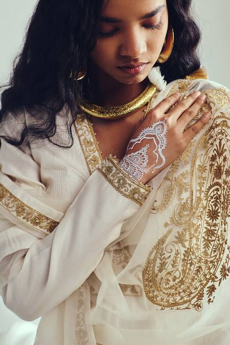 Shop_Wabi Sabi By Anshum-Ritesh_Ivory Chanderi Sequins, Beads V-neck Anarkali Set With Embroidery 