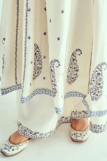 Wabi Sabi By Anshum-Ritesh_Ivory Chanderi Sequins, Beads, Embroidery Round Handloom Phiran Anarkali Set _at_Aza_Fashions