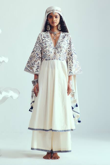 Wabi Sabi By Anshum-Ritesh_Ivory Chanderi Sequins, Beads, Embroidery V-neck Anarkali Set _Online_at_Aza_Fashions