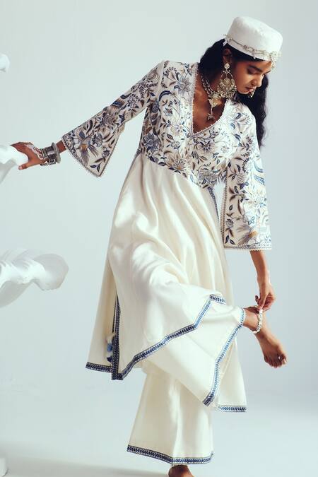 Buy_Wabi Sabi By Anshum-Ritesh_Ivory Chanderi Sequins, Beads, Embroidery V-neck Anarkali Set _Online_at_Aza_Fashions