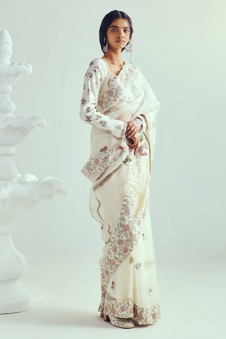 Wabi Sabi By Anshum-Ritesh_Ivory Organza, Chanderi Embroidery Sweetheart Neck Saree With Stitched Blouse _Online_at_Aza_Fashions