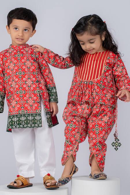Vivedkids Red Cotton Embroidery, Tassels Patola Kurta Set And Dhoti Pants Online at Aza Fashions Vivedkids_Red Cotton Embroidery, Tassels Patola Kurta Set And Dhoti Pants _Online_at_Aza_Fashions