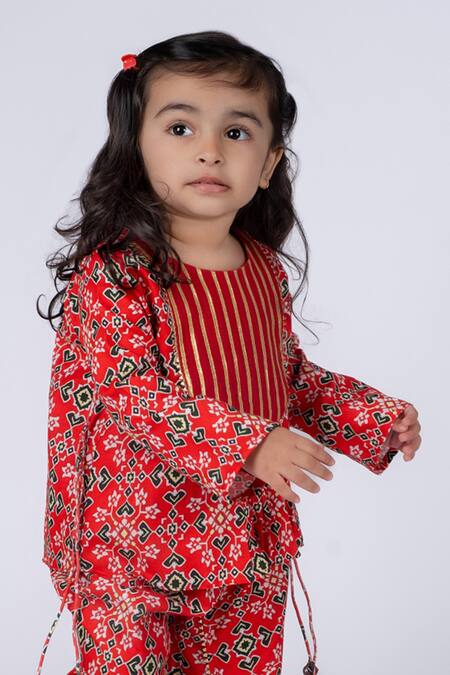 Buy Vivedkids Red Cotton Embroidery, Tassels Patola Kurta Set And Dhoti Pants Online at Aza Fashions Buy_Vivedkids_Red Cotton Embroidery, Tassels Patola Kurta Set And Dhoti Pants _Online_at_Aza_Fashions