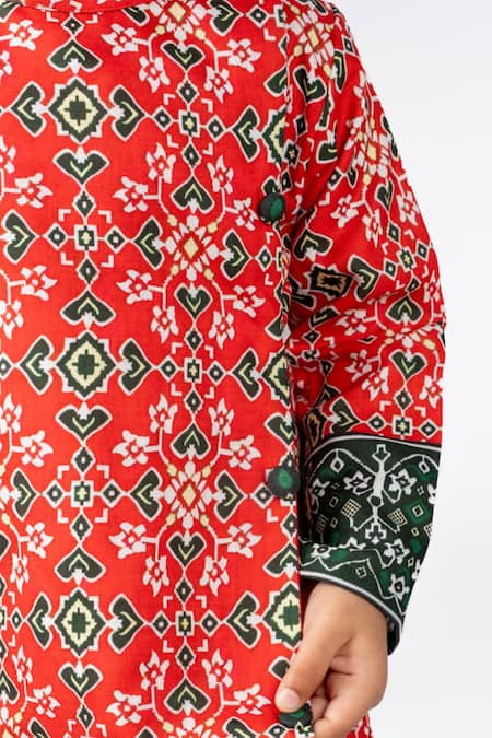 Vivedkids Red Cotton Patola Kurta Set Online at Aza Fashions Vivedkids_Red Cotton Patola Kurta Set _Online_at_Aza_Fashions