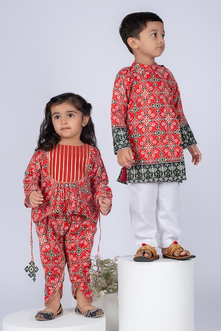 Buy Vivedkids Red Cotton Patola Kurta Set Online at Aza Fashions Buy_Vivedkids_Red Cotton Patola Kurta Set _Online_at_Aza_Fashions