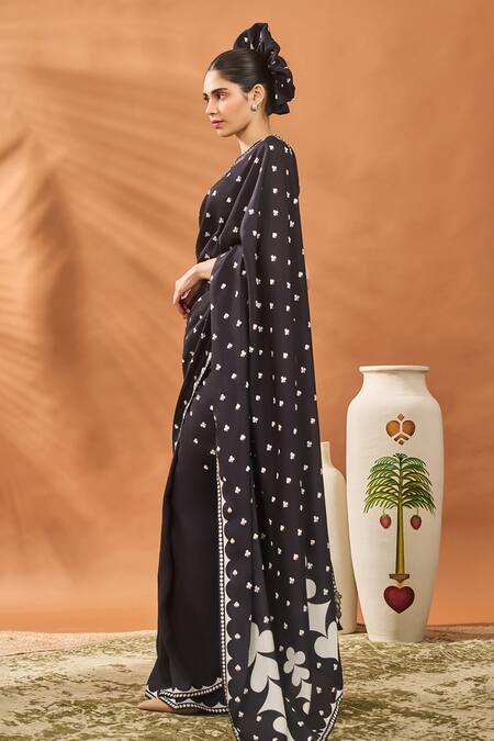 Buy Masaba Black , Chanderi Round Neck Printed Raw Saree Set Online at Aza Fashions Buy_Masaba_Black , Chanderi Round Neck Printed Raw Saree Set _Online_at_Aza_Fashions