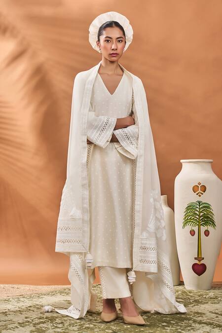 Buy_Masaba_Ivory Chanderi, Organza Embroidery V-neck Printed Kurta Set _Online_at_Aza_Fashions