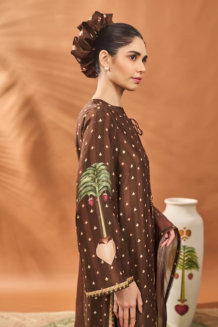 Shop Masaba Brown Silk, Organza Embroidery Round Neck Striped Raw Kurta Set Shop_Masaba_Brown Silk, Organza Embroidery Round Neck Striped Raw Kurta Set