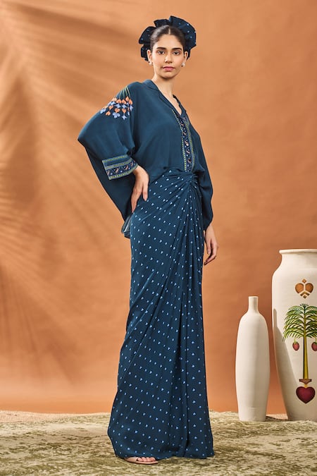 Buy_Masaba_Navy Crepe, Silk Embroidery V-neck All Fours Placement Top And Skirt Set 