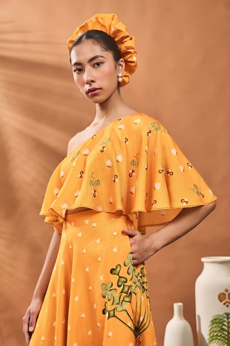 Buy_Masaba_Yellow Silk Embroidery One Shoulder Spade Blossom Skirt Set 
