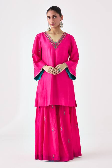 Shop Janki India Pink Dupion, Silk, Organza Embroidery V-neck Kurta Set Online at Aza Fashions Shop_Janki India_Pink Dupion, Silk, Organza Embroidery V-neck Kurta Set _Online_at_Aza_Fashions