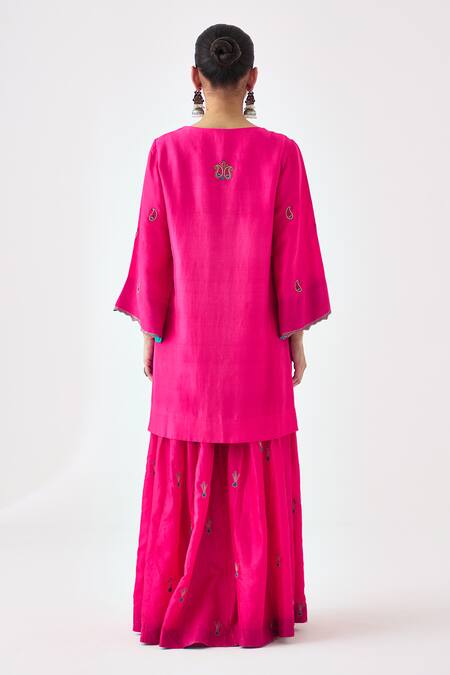 Janki India Pink Dupion, Silk, Organza Embroidery V-neck Kurta Set at Aza Fashions Janki India_Pink Dupion, Silk, Organza Embroidery V-neck Kurta Set _at_Aza_Fashions