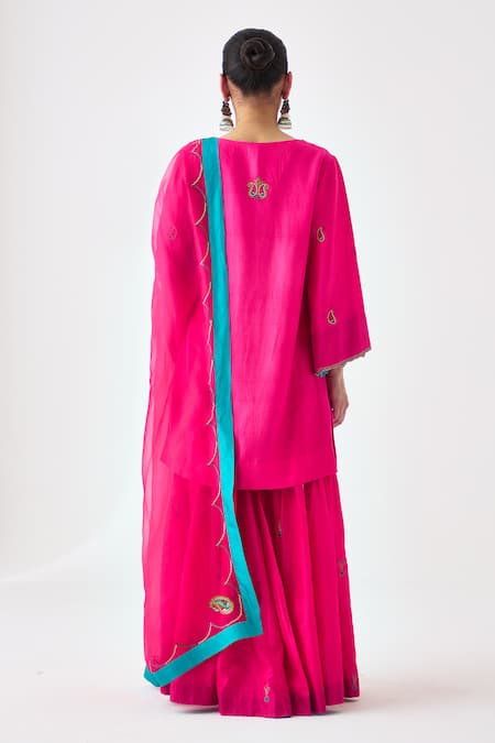 Shop Janki India Pink Dupion, Silk, Organza Embroidery V-neck Kurta Set at Aza Fashions Shop_Janki India_Pink Dupion, Silk, Organza Embroidery V-neck Kurta Set _at_Aza_Fashions