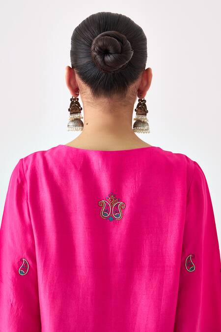 Shop Janki India Pink Dupion, Silk, Organza Embroidery V-neck Kurta Set Shop_Janki India_Pink Dupion, Silk, Organza Embroidery V-neck Kurta Set